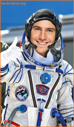 Astronaut You: Wear the Space suit screenshot