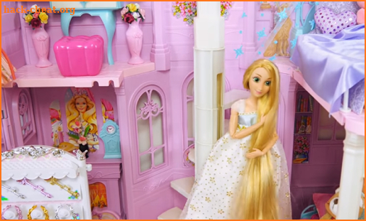 Twin Barbie Doll Bunk Bed, Routine Dress up screenshot
